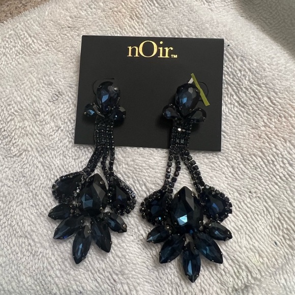 Beautiful earrings - Picture 2 of 3